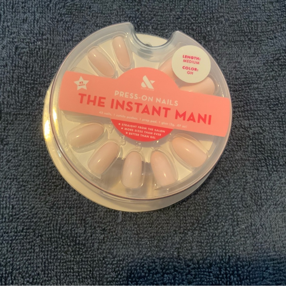 Olive & June GH Medium Oval Instant Mani Press-On Nails